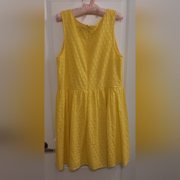 Old Navy Bright Yellow Eyelet Summer Dress Size 16 Sleeveless Cotton Like New - Picture 5 of 7